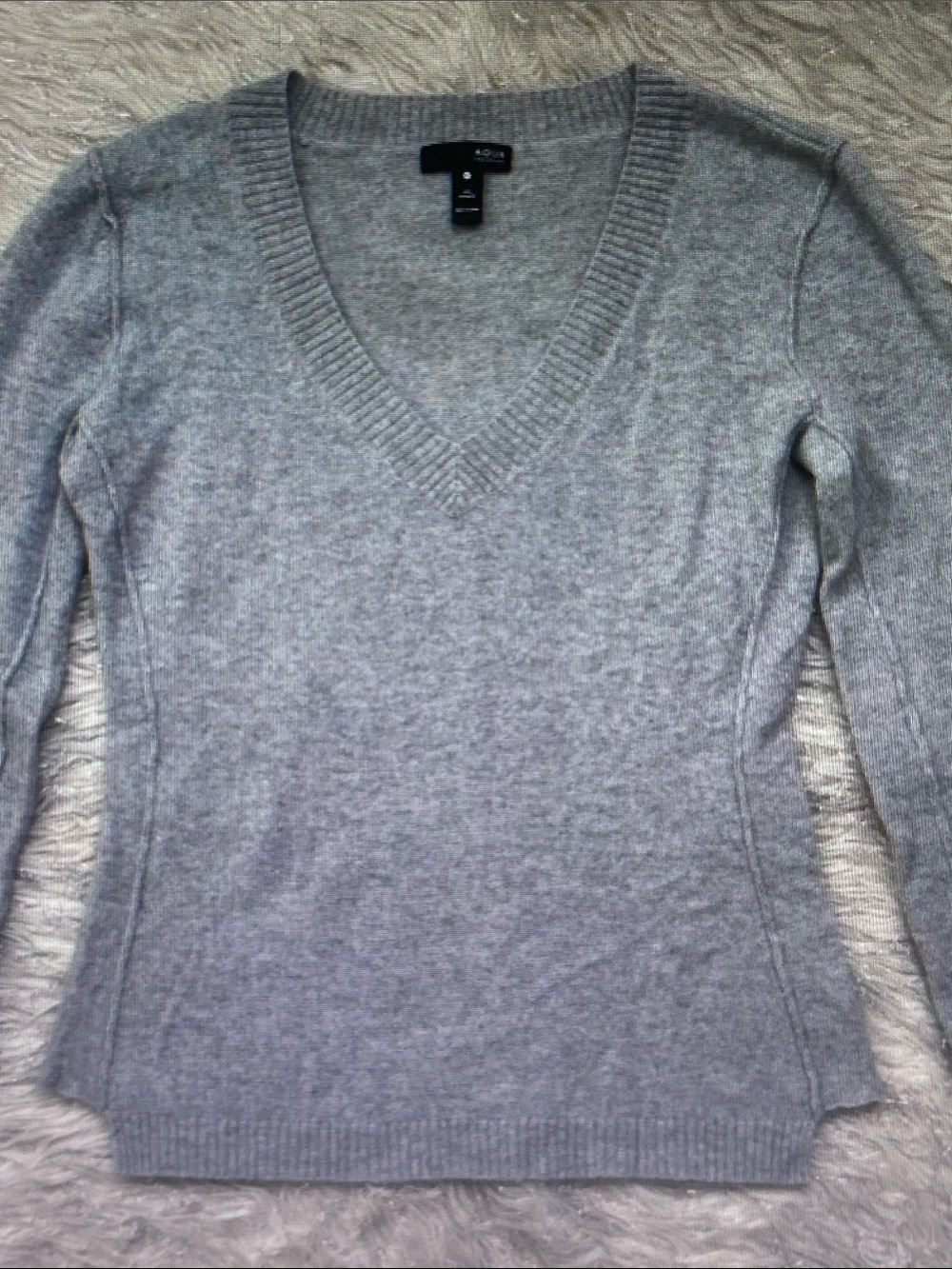 Aqua Light Gray V-Neck Slim Knit Sweater